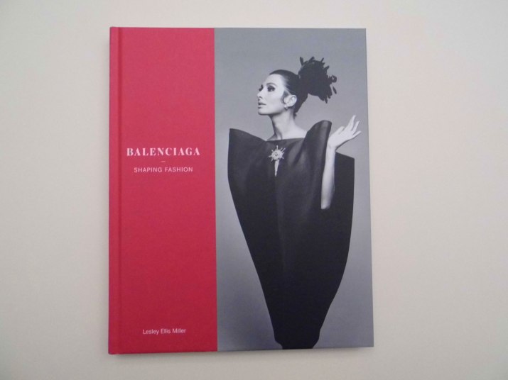 Book: Balenciaga – Shaping Fashion